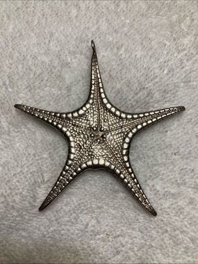 Silver Starfish Pendant Necklace - Elegant Beach-Inspired Jewelry